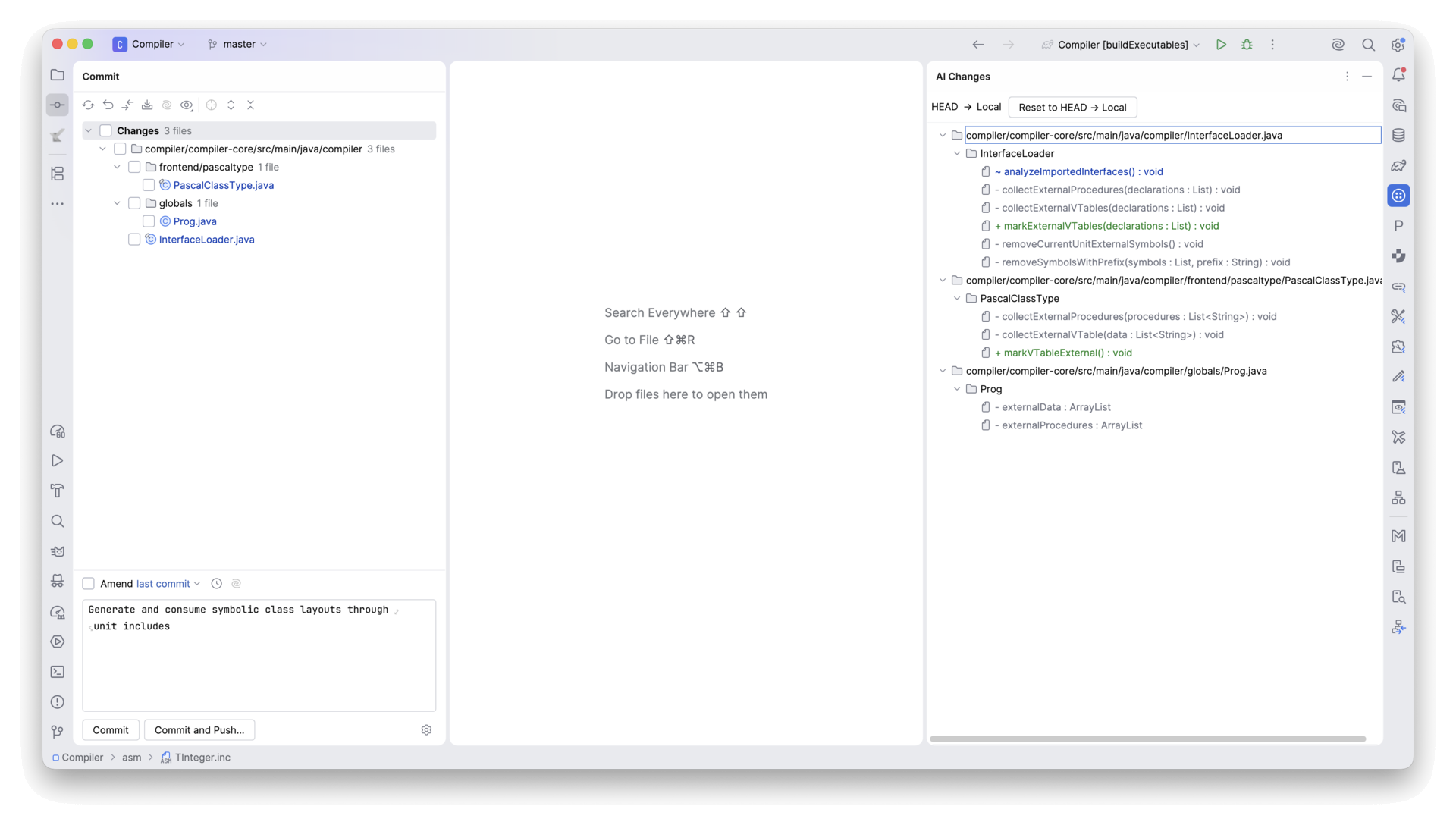 Overview Diff presenting changed Java declarations in the IntelliJ Commit view